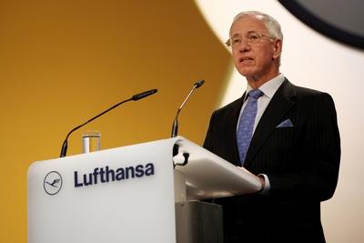 Bildnummer: 55312006  Datum: 03.05.2011  Copyright: imago/eventfotografen.deBerlin, 03.Mai 2011, 58. Hauptversammlung der Lufthansa AG im Internationalen Congress Centrum (ICC) J?rgen Weber, Vorsitzender des Aufsichtsrat der Lufthansa AG Wirtschaft People Verkehr Luftfahrt Transport Logistik Hauptversammlung kbdig xkg 2011 quer lufthansa, flug, fl?ge, hauptversammlungBildnummer 55312006 Date 03 05 2011 Copyright Imago  de Berlin 03 May 2011 58 Annual General Meeting the Lufthansa AG in International Congress Centrum ICC J?rgen Weber Chairman the Supervisory Board the Lufthansa AG Economy Celebrities Traffic Aviation Transportation Logistics Annual General Meeting Kbdig xkg 2011 horizontal Lufthansa Flight Flights Annual General Meeting-stock-foto