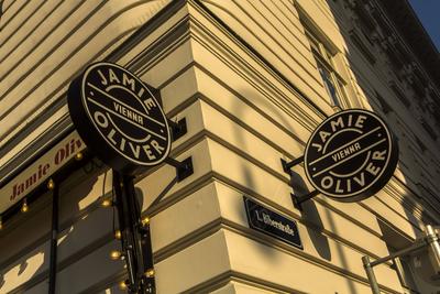 Restaurant Jamie Oliver in Wien ( ?sterreich ). James Jamie Trevor Oliver ist ein britischer Koch, Fernsehkoch, Gastrono-stock-foto