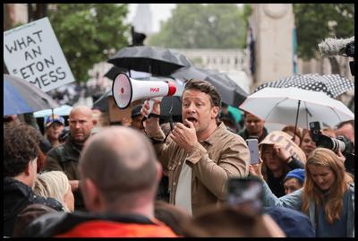 Entertainment Bilder des Tages . 20/05/2022. London, United Kingdom. Jamie Oliver BOGOF Deal Ban Delay Protest. TV cook-stock-photo