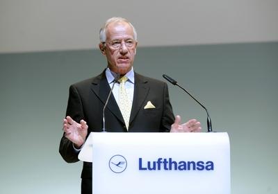 Bildnummer: 57965653  Datum: 08.05.2012  Copyright: imago/sepp spieglDeutschland, K?ln, 08.05.2012 J?rgen WEBER, Vorsitzender des Aufsichtsrates, Deutsche Lufthansa AG, w?hrend der Hauptversammlung People Wirtschaft x0x xsk 2012 quer Aufmacher premiumd WIRTSCHAFT ECONOMY MANAGEMENT HAUPTVERSAMMLUNG GENERAL MEETING LUFTFAHRT AVIATION  57965653 Date 08 05 2012 Copyright Imago Sepp Spiegl Germany Cologne 08 05 2012 J?rgen Weber Chairman the Supervisory Board German Lufthansa AG during the Annual General Meeting Celebrities Economy x0x xSK 2012 horizontal Highlight premiumd Economy Economy Management Annual General Meeting General Meeting Aviation Aviation-stock-foto