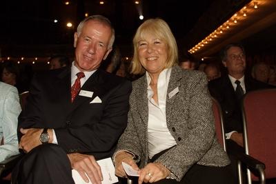 Bildnummer: 50589110  Datum: 29.10.2004  Copyright: imago/HoffmannDr. J?rgen Weber (GER/Aufsichtsratsvorsitzender Lufthansa AG) mit Ehefrau Sabine (GER) anl?sslich der Ehrung des JUNIOR SPORTLERs DES JAHRES 2004 auf dem - Fest der Begegnung - in Wiesbaden, Personen , optimistisch , Harmonie; 2004, Wiesbaden, Ehrungen, Auszeichnung, Auszeichnungen, Sportler, Juniorsportler, Pressetermin, Ehepaar, Paar, Frau, l?chelt, l?chelnd, L?cheln, Aufsichtsrat , Vorsitzender, Unternehmensf?hrung; , quer, Kbdig, Gruppenbild, close, Transport, Logistik, Wirtschaft, Deutschland, Randbild, People-stock-photo