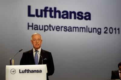 Bildnummer: 55312001  Datum: 03.05.2011  Copyright: imago/eventfotografen.deBerlin, 03.Mai 2011, 58. Hauptversammlung der Lufthansa AG im Internationalen Congress Centrum (ICC) J?rgen Weber, Vorsitzender des Aufsichtsrat der Lufthansa AG Wirtschaft People Verkehr Luftfahrt Transport Logistik Hauptversammlung kbdig xkg 2011 querBildnummer 55312001 Date 03 05 2011 Copyright Imago  de Berlin 03 May 2011 58 Annual General Meeting the Lufthansa AG in International Congress Centrum ICC J?rgen Weber Chairman the Supervisory Board the Lufthansa AG Economy Celebrities Traffic Aviation Transportation Logistics Annual General Meeting Kbdig xkg 2011 horizontal-stock-foto