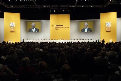 25 05 2005 Koeln rdrhein Westfalen DEU Hauptversammlung der Deutsche Lufthansa AG Am Rednerpul-stock-foto