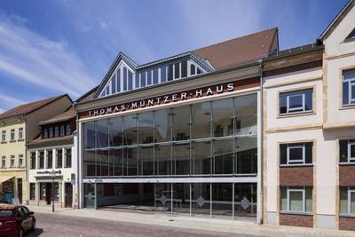Oschatz Das Thomas-M?ntzer-Haus wird als Stadthalle f?r Veranstaltungen, Konzerte, und Unterhaltungsprogramme genutzt. O-stock-foto