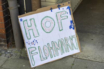 Hofflohmarkt in Essen. 31.08.2024, EU, DEU, Deutschland, Nordrhein-Westfalen, Essen: Teilnehmende am R?ttenscheider Hoff-stock-foto