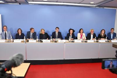 Berlin, Deutschland, 13.05.2025: Haus der Bundespressekonferenz: Pressekonferenz: Sachverst?ndigenrat f?r Integration un-stock-foto