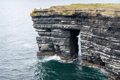Fischer auf den Klippen der Loophead-Halbinsel in Co Clare-stock-photo