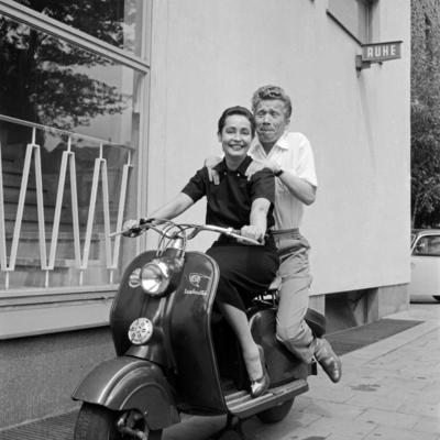 Die deutschen Schauspieler Hannelore Schroth und Heinz Reincke bei der H?rspielproduktion Der Motorr-stock-foto