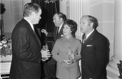 Anefo photo collection. Edisons Classical 1970 have been awarded in Concertgebouw, Amsterdam. From left to right Dietric-stock-photo