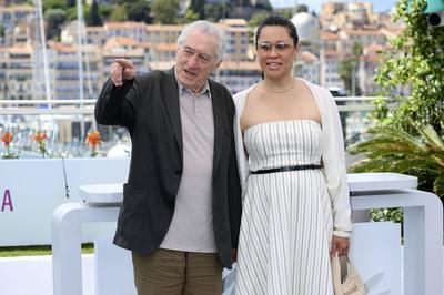 Robert De Niro mit Freundin Tiffany Chen-stock-photo