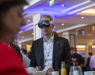 Wirtschaftstag 2025  - virtuelle Wirklichkeit-stock-foto