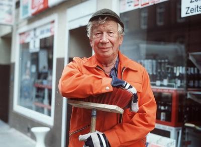 Folge Wenn der M?llmann kommt HEINZ REINCKE ist diesmal in einer Doppelrolle zu sehen als Dr Tanne-stock-photo