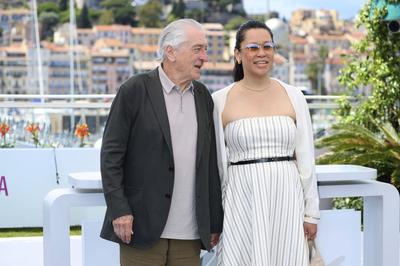 Robert De Niro mit Freundin Tiffany Chen-stock-photo