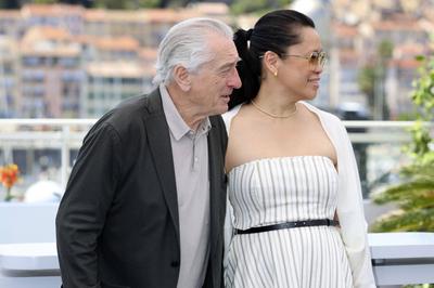 Robert De Niro mit Freundin Tiffany Chen-stock-photo