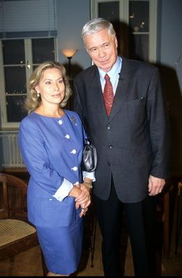Bildnummer: 54988774  Datum: 07.05.2000  Copyright: imago/Horst GaluschkaDietrich Fischer-Dieskau ( 28. Mai 1925 in Berlin) ist ein deutscher S?nger der Stimmlage Bariton. Er ist auch Dirigent, Maler, Musikschriftsteller und Rezitator. Dietrich Fischer-Dieskau in vierter Ehe mit der S?ngerin Julia Varady verheiratet Foto von 2000 People kbdig xtm xo0x 2000 hoch Julia Varady Dietrich Fischer-Dieskau  o0 Familie, Frau, Ehefrau, Mann, EhemannBildnummer 54988774 Date 07 05 2000 Copyright Imago Horst Galuschka Dietrich Fischer Dieskau 28 May 1925 in Berlin is a German Singer the Voice Baritone he is too Conductor Painter Music writer and Rezitator Dietrich Fischer Dieskau in fourth Marriage with the Singer Juliet Varady married Photo from 2000 Celebrities Kbdig XTM xo0x 2000 vertical Juliet Varady Dietrich Fischer Dieskau o0 Family Woman Wife Man Husband-stock-foto