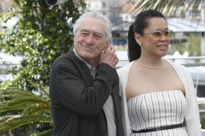 Robert De Niro mit Freundin Tiffany Chen-stock-photo