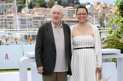 Robert De Niro mit Freundin Tiffany Chen-stock-photo