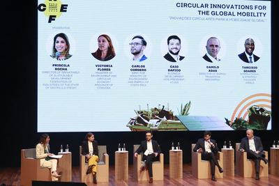 Panel on key challenges in the transition to a low-carbon circular future at the World Circular Economy Forum (WCEF) in Sao Paulo-stock-foto