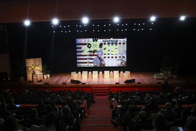 Panel on key challenges in the transition to a low-carbon circular future at the World Circular Economy Forum (WCEF) in Sao Paulo-stock-foto