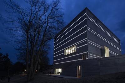 Blick auf das neu eroeffnete Bauhaus Museum der Klassik Stiftung Weimar am Sonntag 07 04 2019 in W-stock-photo