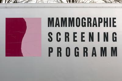 Das Mammographie-Screening ist ein Programm zur Fr?herkennung von Brustkrebs f?r alle Frauen von 50 bis 69 Jahren. Brust-stock-photo