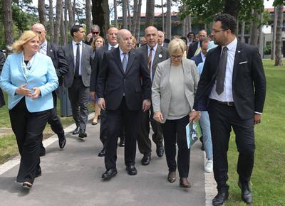 Algerian President, Abdelmadjid Tebboune, and Slovenian President, Nata?a Berce Musar, visit a horse breeding facility-stock-foto