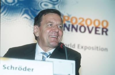Gerhard Schr?der (Bundeskanzler) 06/00 urb Mann Politik Partei SPD Bundeskanzler Kanzler Regierung Bundesregierung dunk-stock-photo