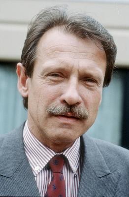 Bildnummer: 56661878  Datum: 01.04.1986  Copyright: imago/teutopressAlfred Neven DuMont (Verleger) 04/86 - Alfred Neven DuMont im April 1986 Deutschland deutsch Deutscher Verleger Verlagswesen Unternehmer Manager Management kurzhaarig dunkelhaarig seri?s Anzug Krawatte Schn?uzer Schnauzbart Oberlippenbart German publisher hoch Portrait neutral Du Mont People Shooting x0x xsk 1986 hoch Aufmacher  56661878 Date 01 04 1986 Copyright Imago teutopress Alfred Neven Dumont Publishers 04 86 Alfred Neven Dumont in April 1986 Germany German German Publishers Publishing Entrepreneurs Manager Management short dark haired seriously Suit Tie Schn?uzer Moustache Upper lips beard German Publisher vertical Portrait neutral you Mont Celebrities Shooting x0x xSK 1986 vertical Highlight-stock-foto