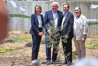 Be?eri, Israel, 14.05.2025: Reise des Bundespr?sidenten nach Israel: Isaak Herzog und Frank-Walter Steinmeier zusammen m-stock-foto