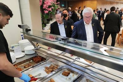 Be?eri, Israel, 14.05.2025: Reise des Bundespr?sidenten nach Israel: Isaak Herzog und Frank-Walter Steinmeier in dem Kib-stock-foto