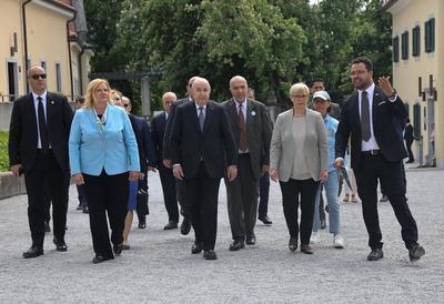 Algerian President, Abdelmadjid Tebboune, and Slovenian President, Nata?a Berce Musar, visit a horse breeding facility-stock-foto