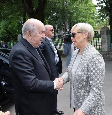 Algerian President, Abdelmadjid Tebboune, and Slovenian President, Nata?a Berce Musar, visit a horse breeding facility-stock-foto