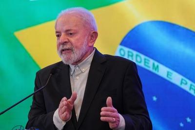 BEIJING, CHINA - MAY 14: Brazilian President Luiz Inacio Lula da Silva attends a press conference on May 14, 2025 in Bei-stock-foto