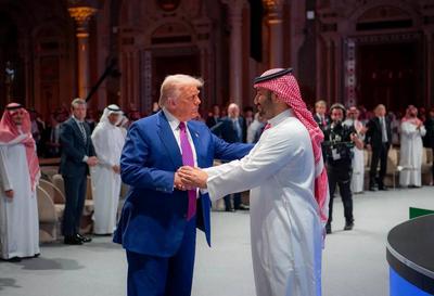 Saudi Crown Prince Mohammed bin Salman and US President Donald Trump participate in the Saudi-US Investment Forum in Riyadh, Saudi Arabia-stock-foto