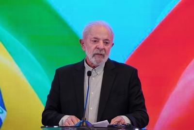 BEIJING, CHINA - MAY 14: Brazilian President Luiz Inacio Lula da Silva attends a press conference on May 14, 2025 in Bei-stock-foto