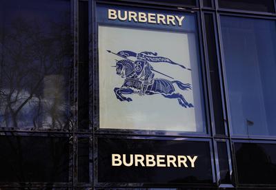 26.02.2023, Deutschland, NRW, Fashion, Bekleidung, Kosmetik, Accessoires, Mode, Luxus, BURBERRY Store, Shop, Filiale, Au-stock-photo