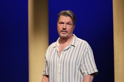 Hardy Krueger in Fisch sucht Fahrrad, Komoedie von Peter Quilter unter der Regie von Irene Christ im Schlosspark Theater-stock-foto