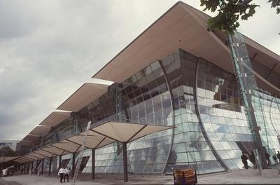 Bildnummer: 56901701  Datum: 29.05.2000  Copyright: imago/teutopressWeltausstellung EXPO 2000 in Hannover, Deutscher Pavillon 05/00 thg Expo2000 Ausstellung Weltaustellung Hannover Hauptstadt Landeshauptstadt Land Niedersachsen Deutschland Neues Neuigkeiten auf diversen Gebieten Gebiet Gebiete Wissen Wissenschaft Technik modernes Leben Natur Umwelt ?kologie Er?ffnung er?ffnet am 01.06.2000 Au?enaufnahme Au?enansicht drau?en Architektur Geb?ude Bauwerk tempor?r zeitlich begrenzt Pavillon W?nde aus Glas Glasscheiben gebogen quer x0x xsk 2000 quer  56901701 Date 29 05 2000 Copyright Imago  Worldu0026#39;s Fair EXPO 2000 in Hanover German Pavilion 05 00 THG EXPO2000 Exhibition  Hanover Capital State capital Country Lower Saxony Germany New News on diverse Areas Area Areas Knowledge Science Technology Modern Life Nature Environment Ecology Opening opens at 01 06 2000 Outside view exterior view outside Architecture Building Building temporary time limited Pavilion Walls out Glass Glass panes bent horizontal x0x xSK 2000 horizontal-stock-photo