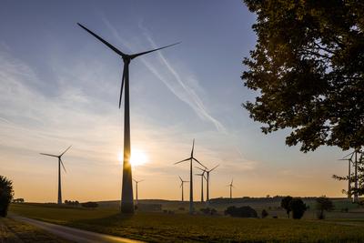 Windkraftanlagen bei Lichtenau (Westfalen) *** Wind turbines near Lichtenau Westphalia-stock-foto