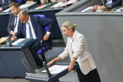 Berlin, Deutschland, 14.05.2025: Deutscher Bundestag: 3. Bundestagssitzung: Alice Weidel (AfD) h?lt eine Rede, Bundesmin-stock-foto