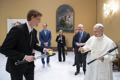 ITALY - POPE LEO XIV RECEIVES IN PRIVATE AUDIENCE HEARING JANNIK SINNER  IN  VATICAN - 2025/5/14-stock-foto
