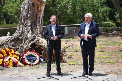 Be?eri, Israel, 14.05.2025: Reise des Bundespr?sidenten nach Israel: Isaak Herzog und Frank-Walter Steinmeier in dem Kib-stock-foto