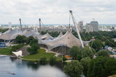 Architektur von Frei Otto 23.06.2019, Muenchen, Bayern, Deutschland, Europa - Blick vom Aussichtspunkt Olympiaberg auf d-stock-foto