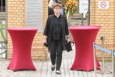 Beerdigung von Margot Friedl?nder-stock-foto