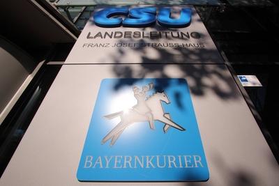 Das Franz Josef Strauss Haus mit der Zentrale der CSU Christlich Soziale n Union und der Parteizeitung Bayernkurier in-stock-foto
