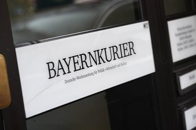 Bayernkurier Zeitung der CSU Logo im Eingangsbereich CSU Vorstandssitzung am 20 10 2014 im Franz Jo-stock-foto