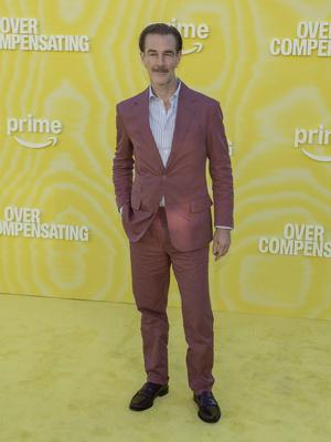 Premi?re de la s?rie 'Overcompensating' d'Amazon prime ? Hollywood-stock-foto