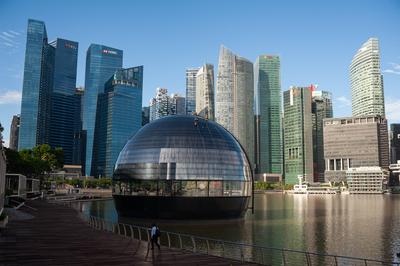 Architektur von Norman Foster 05.01.2021, Singapur, Republik Singapur, Asien - Ein Blick von aussen auf das neue Apple-V-stock-photo