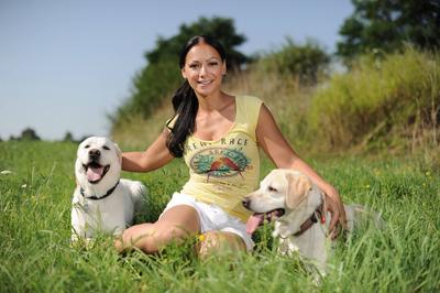 Frankfurter Stars und ihre Hunde: Radost Bokel 24.07.2014 Rodgau Frankfurter Stars und ihre Hunde: Radost Bokel mit den-stock-photo
