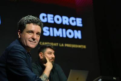 Nicusor Dan attends an online debate in Bucharest-stock-foto